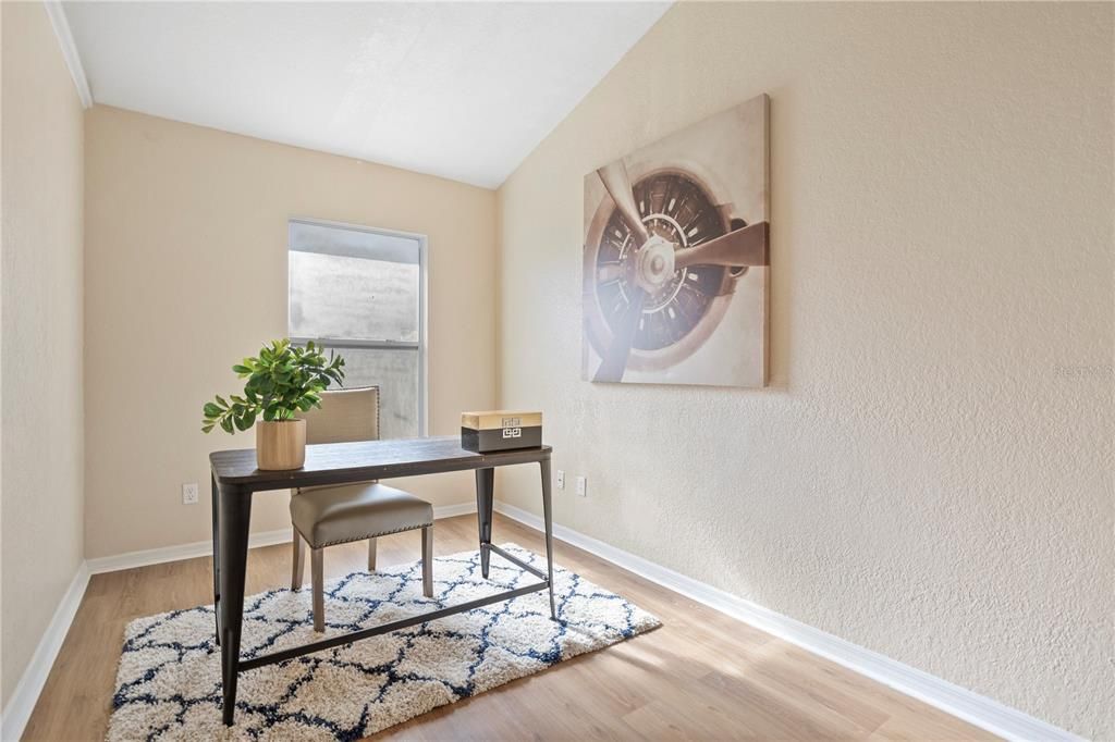 合同活跃: $450,000 (3 贝兹, 2 浴室, 2082 平方英尺)