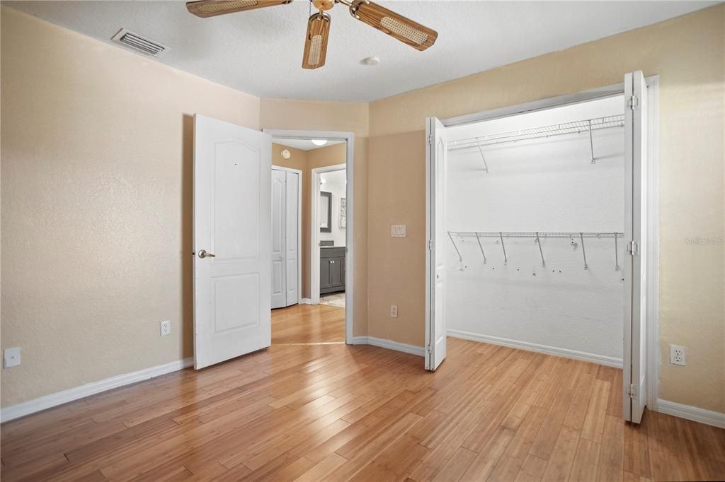 合同活跃: $450,000 (3 贝兹, 2 浴室, 2082 平方英尺)