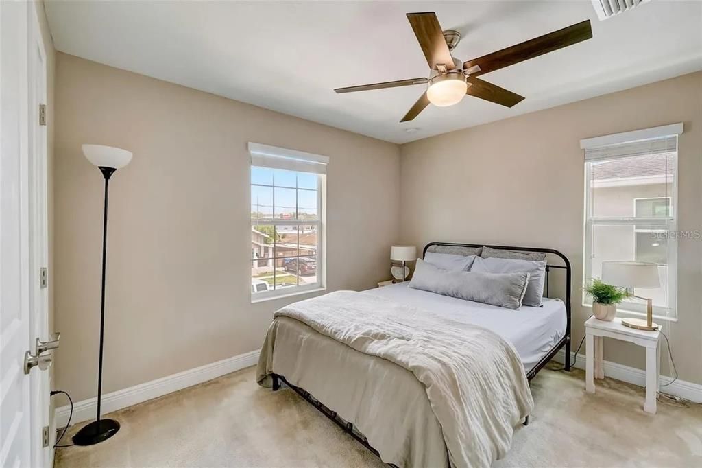 出租: $3,500 (3 贝兹, 2 浴室, 1998 平方英尺)