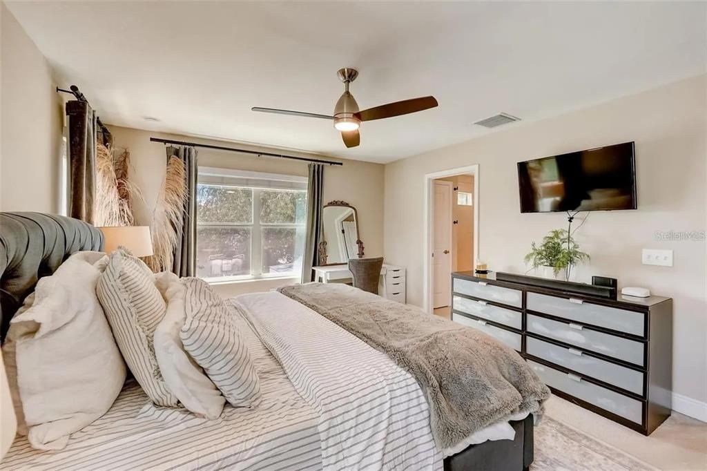 出租: $3,500 (3 贝兹, 2 浴室, 1998 平方英尺)