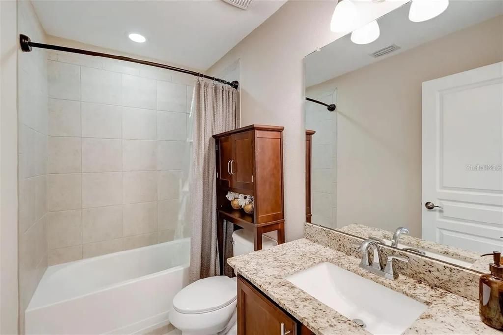 出租: $3,500 (3 贝兹, 2 浴室, 1998 平方英尺)