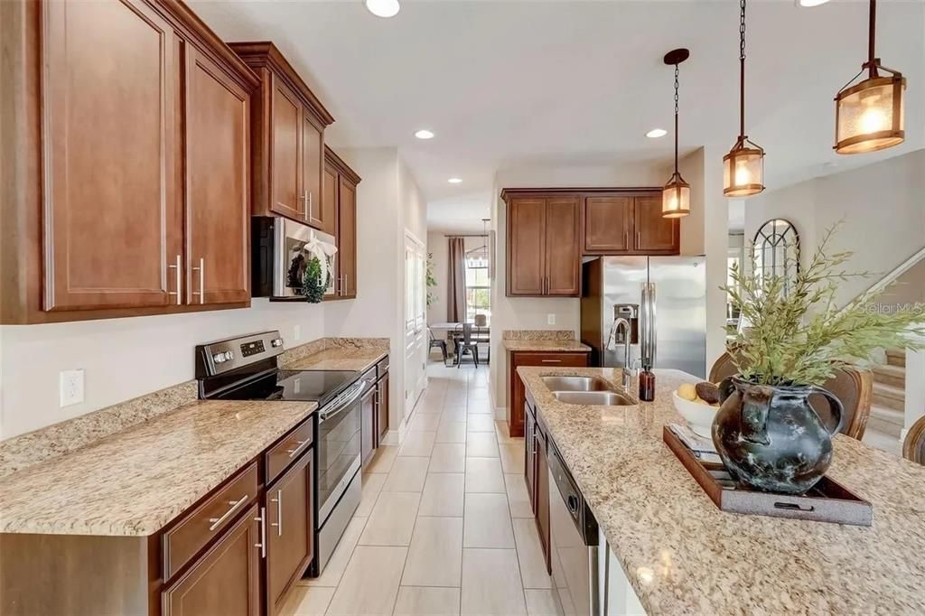 出租: $3,500 (3 贝兹, 2 浴室, 1998 平方英尺)