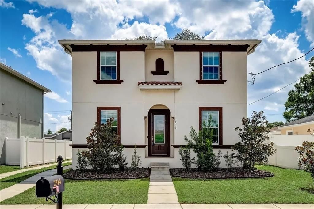 出租: $3,500 (3 贝兹, 2 浴室, 1998 平方英尺)