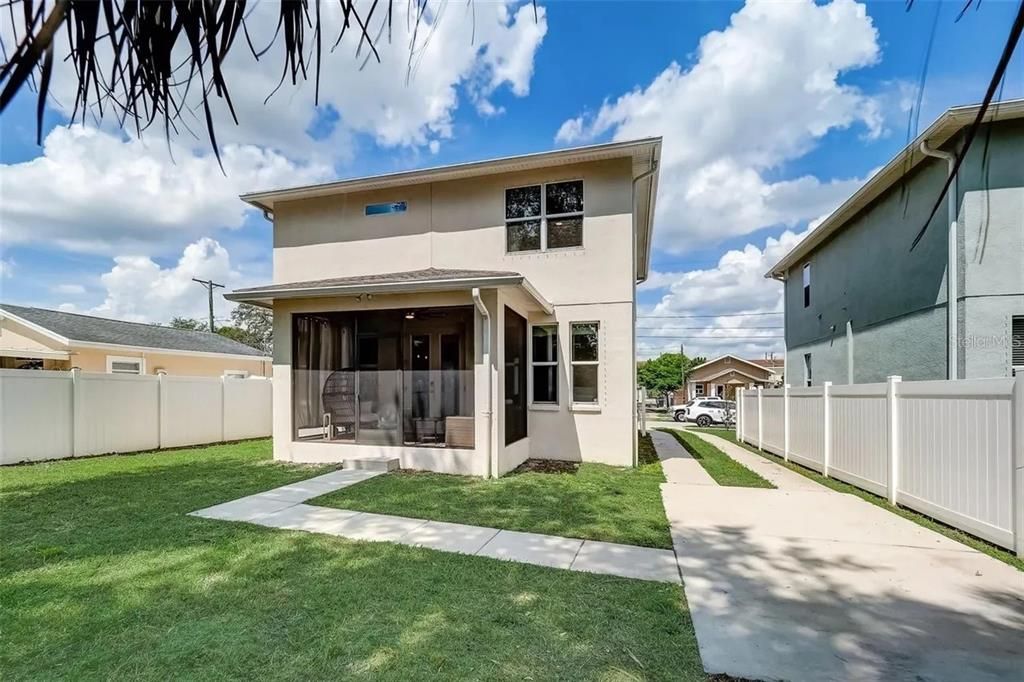 出租: $3,500 (3 贝兹, 2 浴室, 1998 平方英尺)