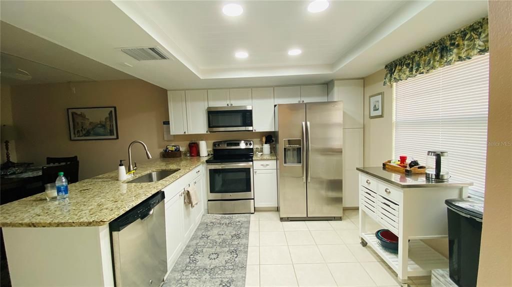 For Rent: $2,395 (2 beds, 2 baths, 1148 Square Feet)