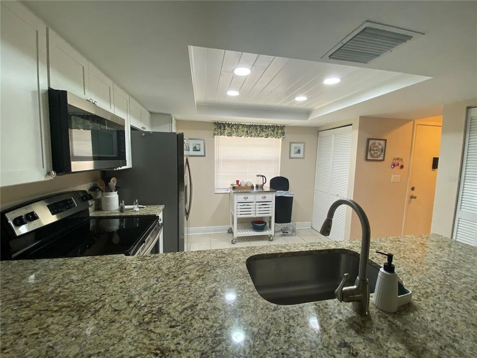 For Rent: $2,395 (2 beds, 2 baths, 1148 Square Feet)