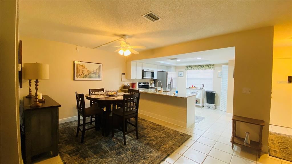 For Rent: $2,395 (2 beds, 2 baths, 1148 Square Feet)