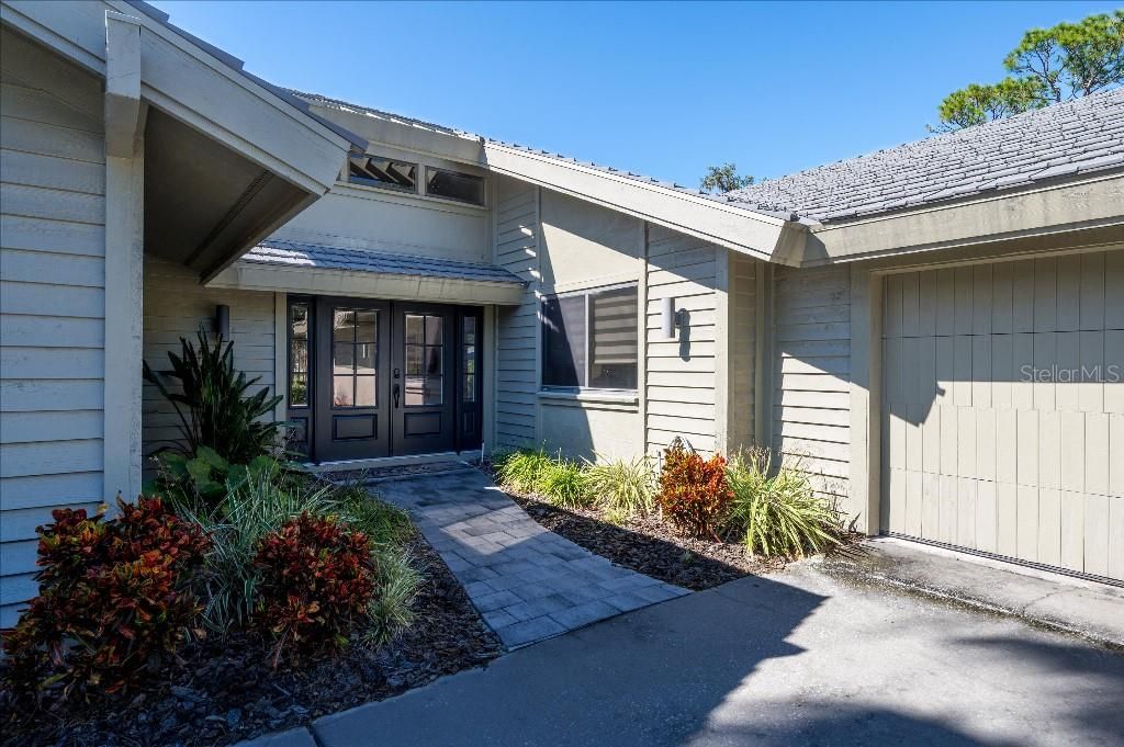 For Sale: $685,000 (3 beds, 3 baths, 2000 Square Feet)