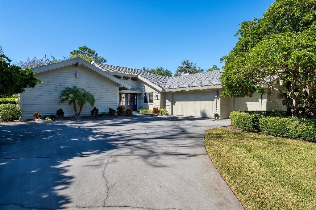 For Sale: $685,000 (3 beds, 3 baths, 2000 Square Feet)