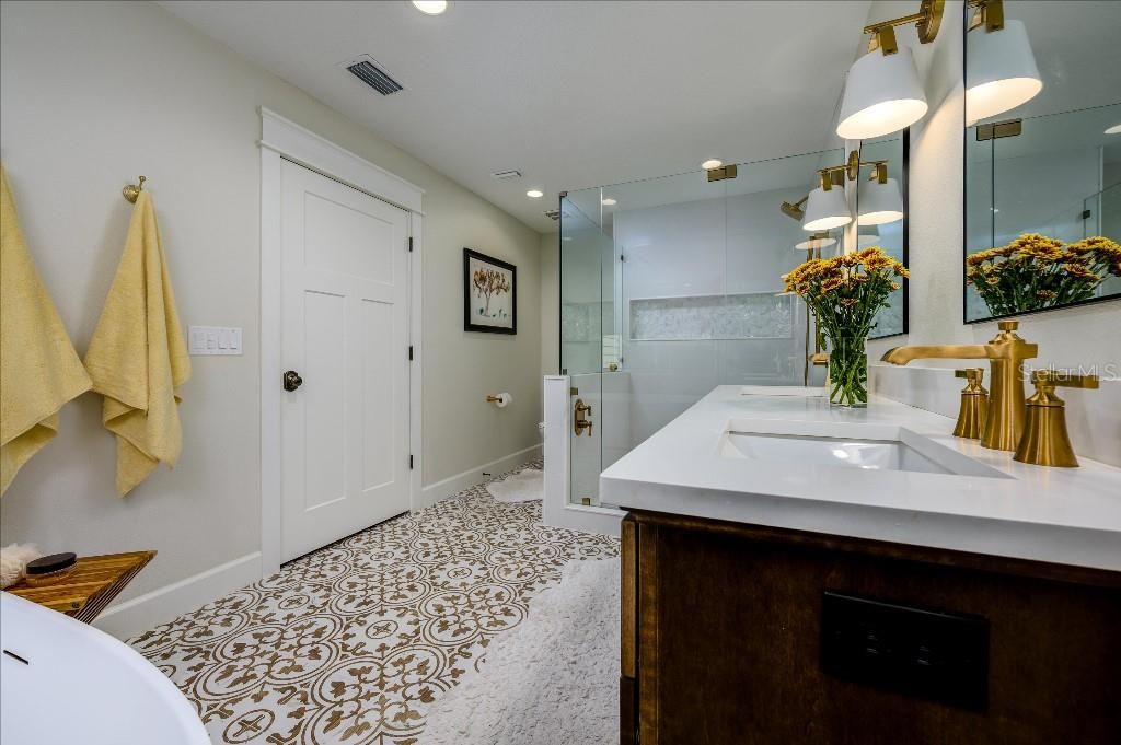 For Sale: $685,000 (3 beds, 3 baths, 2000 Square Feet)