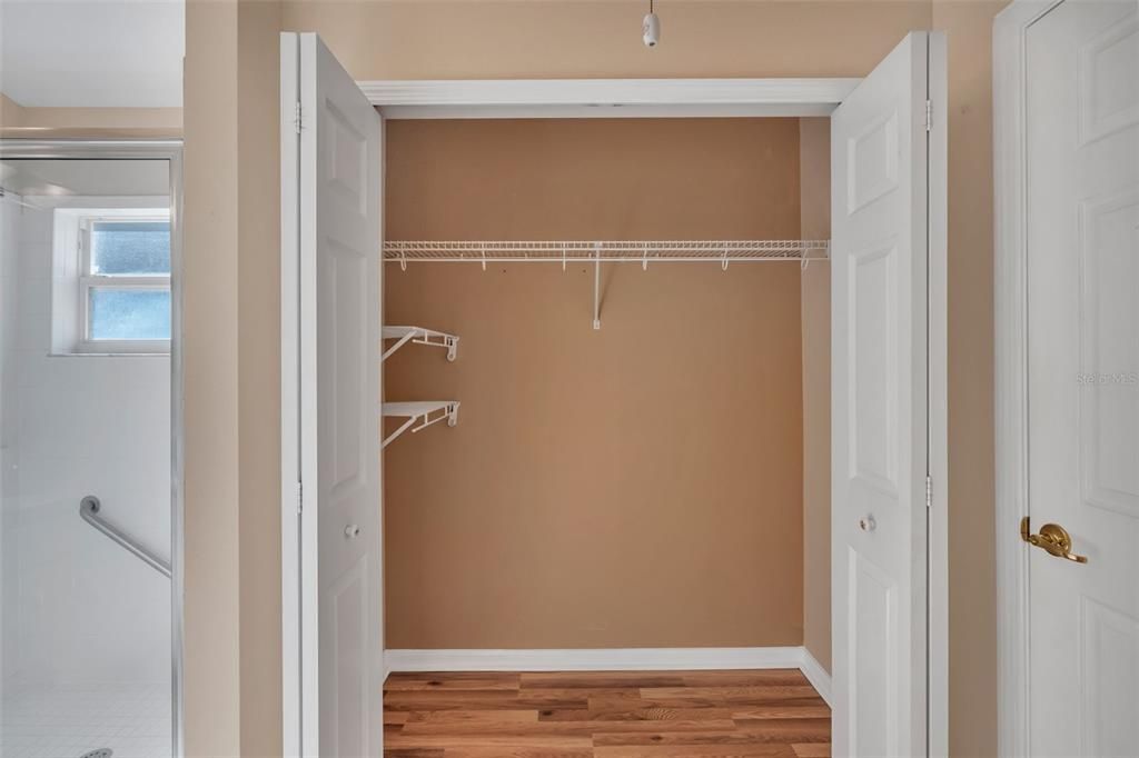 For Sale: $299,000 (2 beds, 2 baths, 1422 Square Feet)