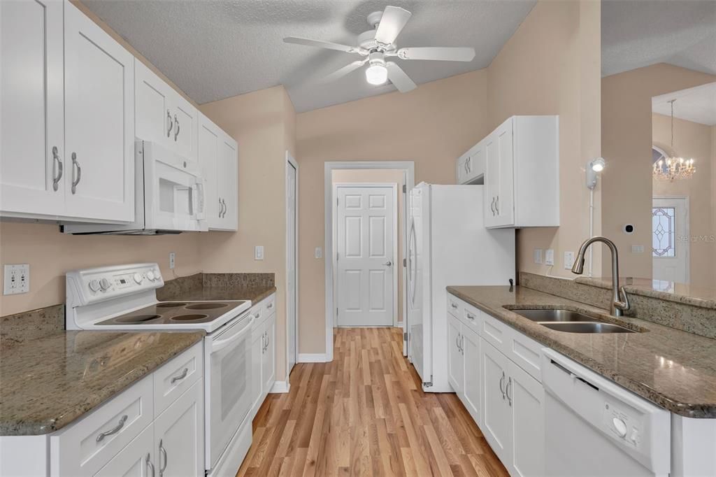 For Sale: $299,000 (2 beds, 2 baths, 1422 Square Feet)