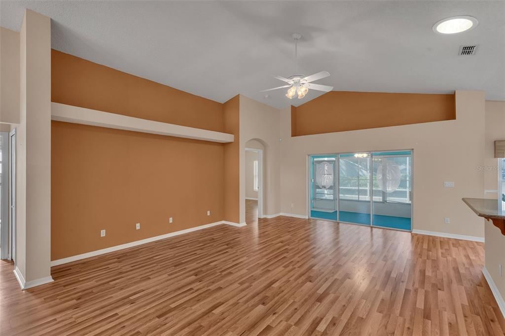 For Sale: $299,000 (2 beds, 2 baths, 1422 Square Feet)