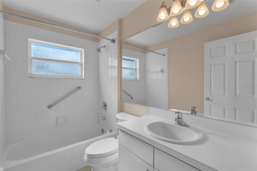 For Sale: $299,000 (2 beds, 2 baths, 1422 Square Feet)