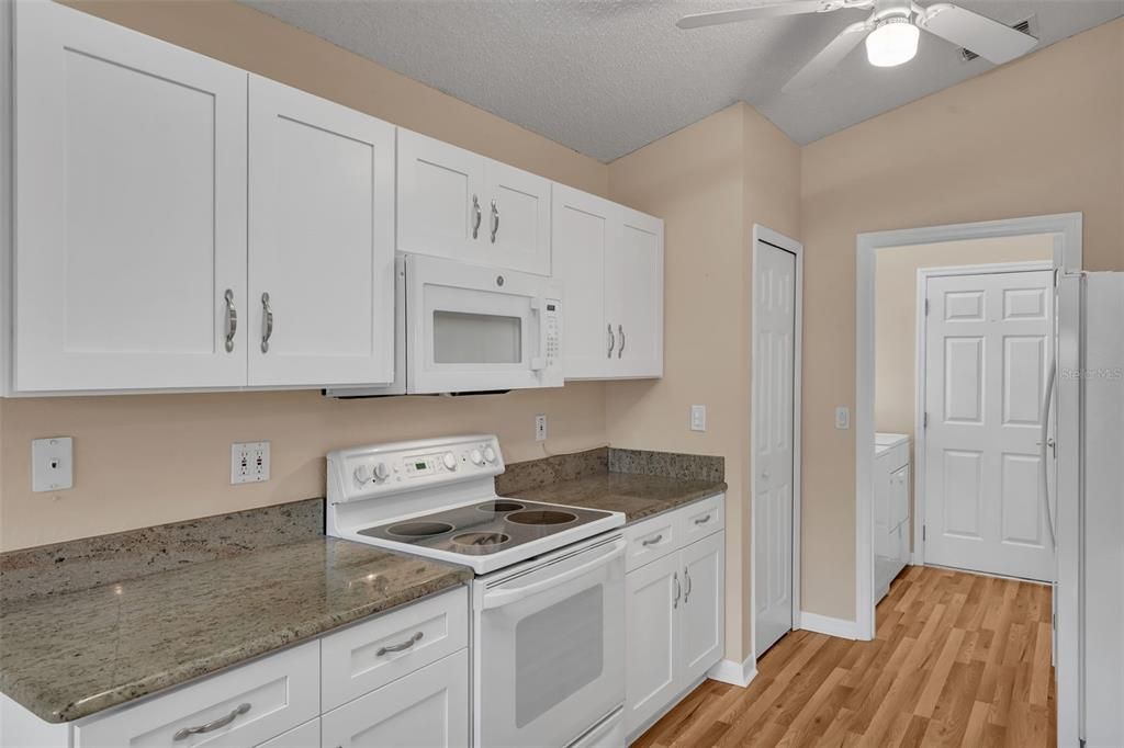 For Sale: $299,000 (2 beds, 2 baths, 1422 Square Feet)