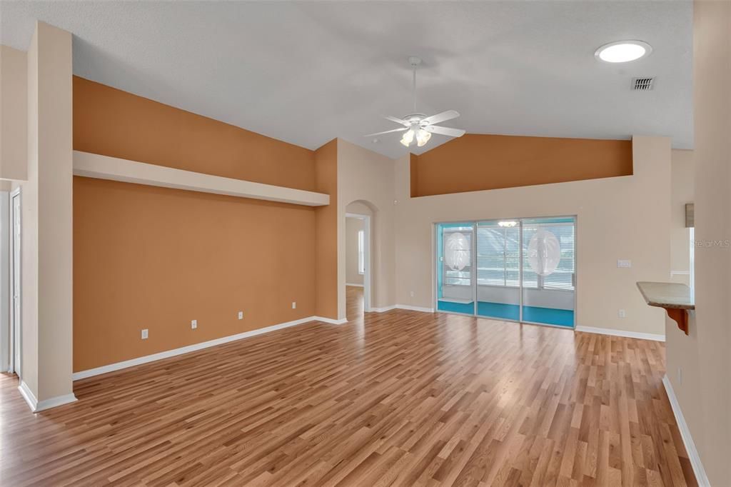 For Sale: $299,000 (2 beds, 2 baths, 1422 Square Feet)