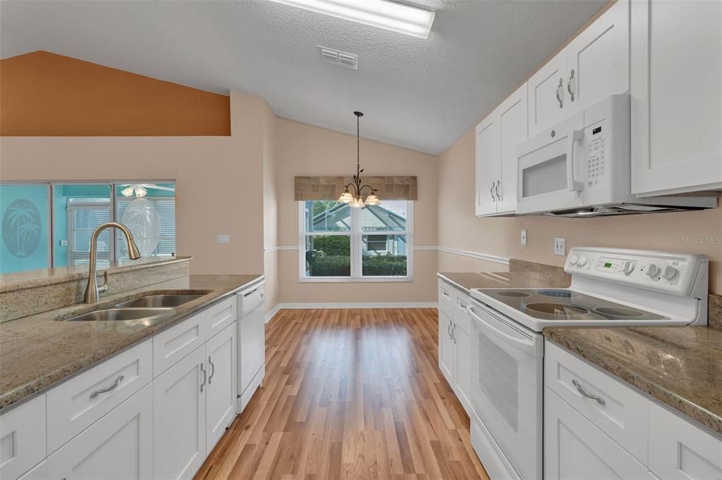 For Sale: $299,000 (2 beds, 2 baths, 1422 Square Feet)