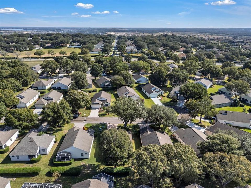 For Sale: $299,000 (2 beds, 2 baths, 1422 Square Feet)