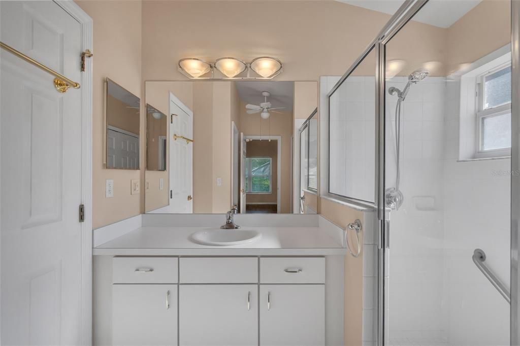 For Sale: $299,000 (2 beds, 2 baths, 1422 Square Feet)