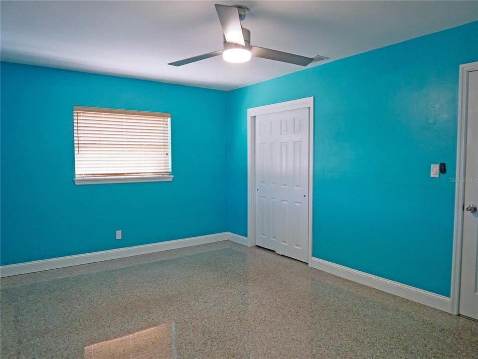 Active With Contract: $324,000 (2 beds, 1 baths, 1056 Square Feet)