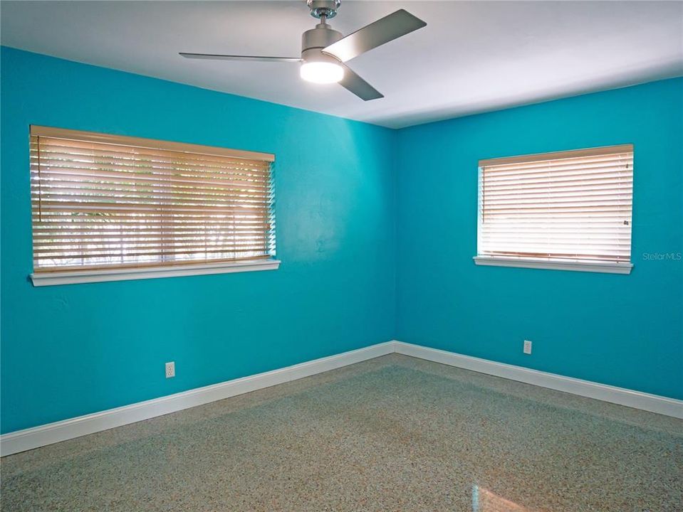 Active With Contract: $324,000 (2 beds, 1 baths, 1056 Square Feet)