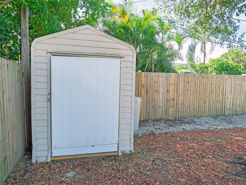 Active With Contract: $324,000 (2 beds, 1 baths, 1056 Square Feet)