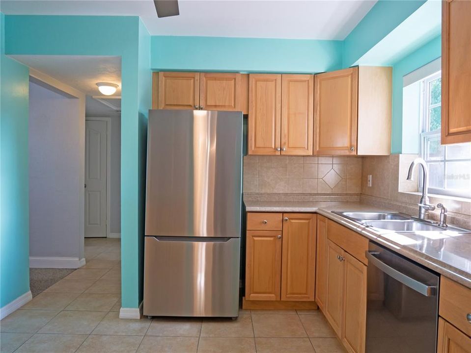 Active With Contract: $324,000 (2 beds, 1 baths, 1056 Square Feet)