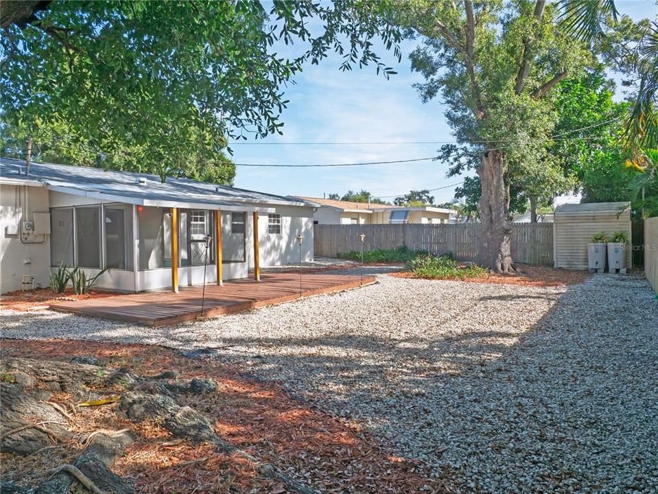 Active With Contract: $324,000 (2 beds, 1 baths, 1056 Square Feet)