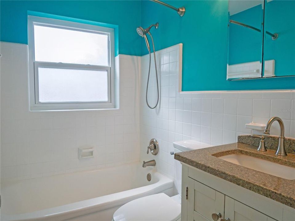 Active With Contract: $324,000 (2 beds, 1 baths, 1056 Square Feet)