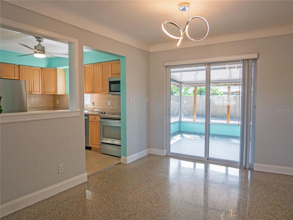 Active With Contract: $324,000 (2 beds, 1 baths, 1056 Square Feet)