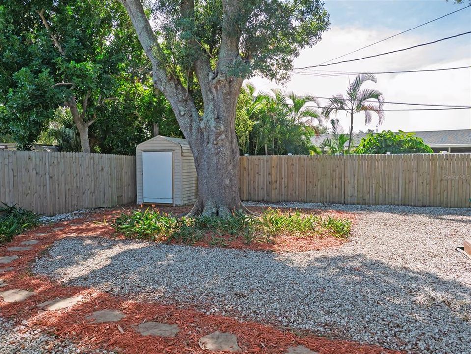 Active With Contract: $324,000 (2 beds, 1 baths, 1056 Square Feet)