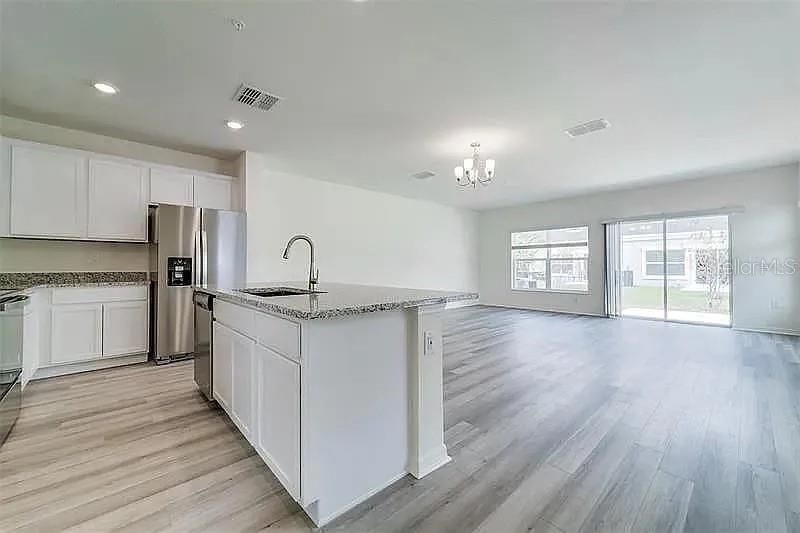 For Rent: $2,290 (3 beds, 2 baths, 1700 Square Feet)