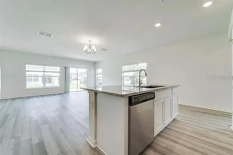 For Rent: $2,290 (3 beds, 2 baths, 1700 Square Feet)