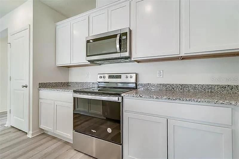 For Rent: $2,290 (3 beds, 2 baths, 1700 Square Feet)