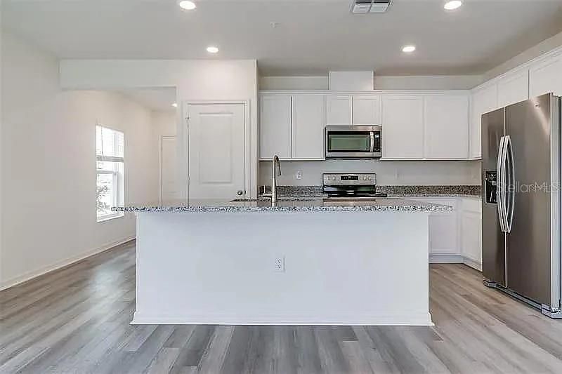 For Rent: $2,290 (3 beds, 2 baths, 1700 Square Feet)