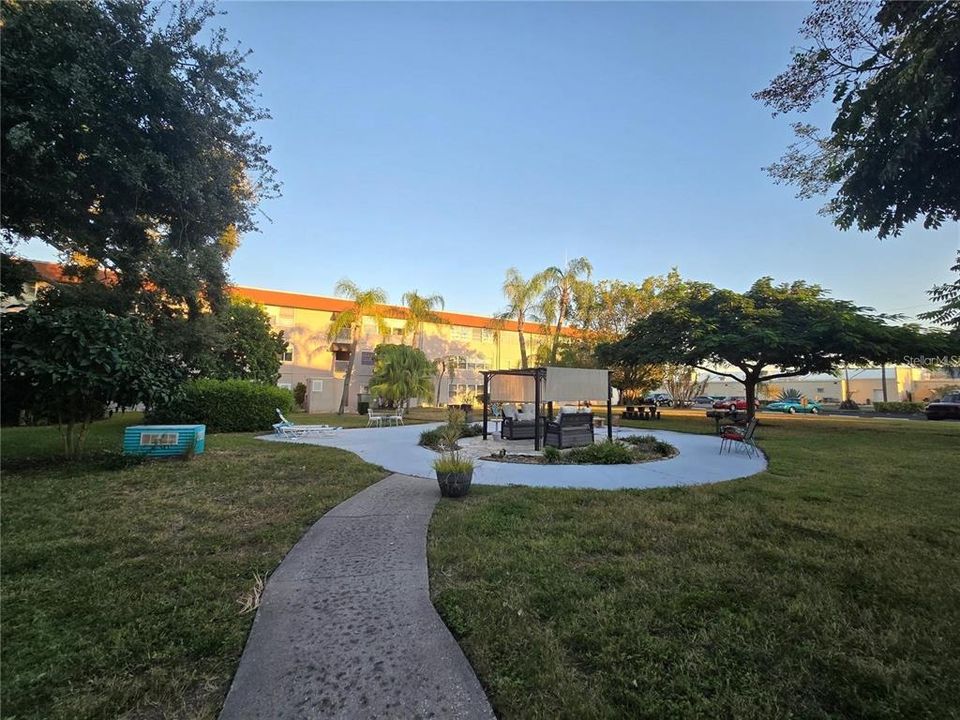 Под контрактом: $1,800 (2 спален, 2 ванн, 1255 Квадратных фут)