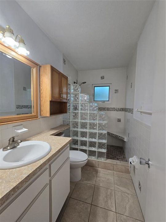 Под контрактом: $1,800 (2 спален, 2 ванн, 1255 Квадратных фут)