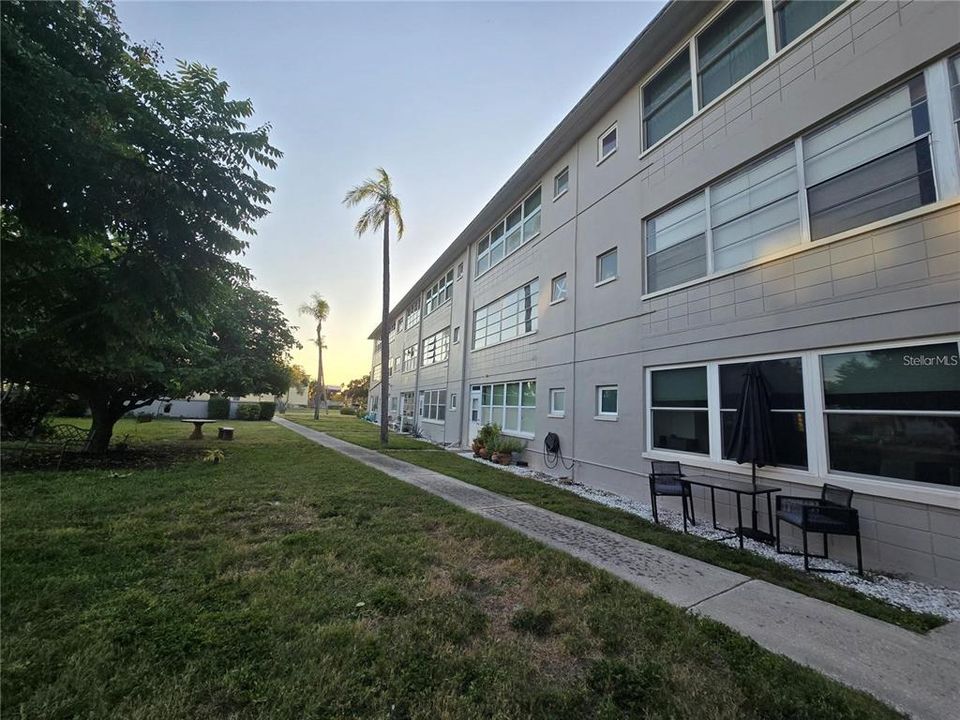 Под контрактом: $1,800 (2 спален, 2 ванн, 1255 Квадратных фут)