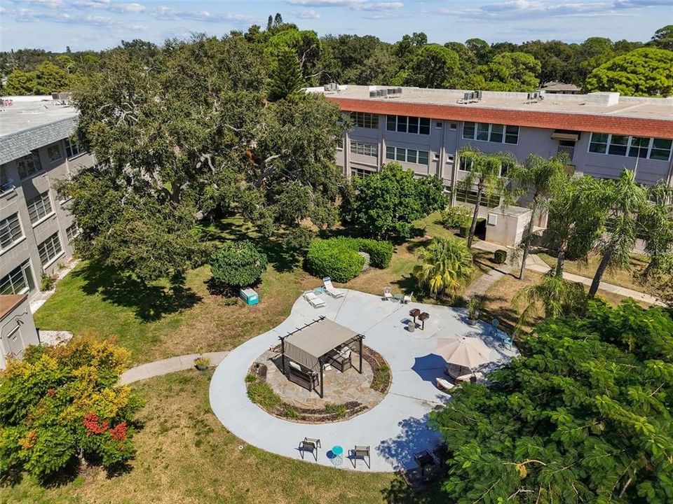 Под контрактом: $1,800 (2 спален, 2 ванн, 1255 Квадратных фут)