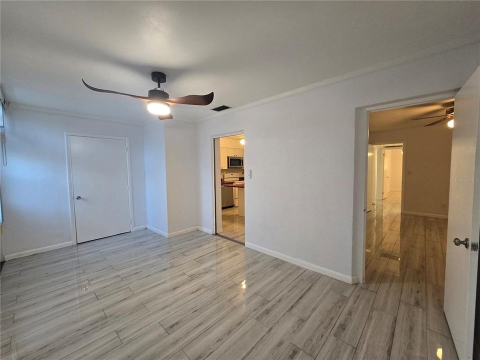 Под контрактом: $1,800 (2 спален, 2 ванн, 1255 Квадратных фут)