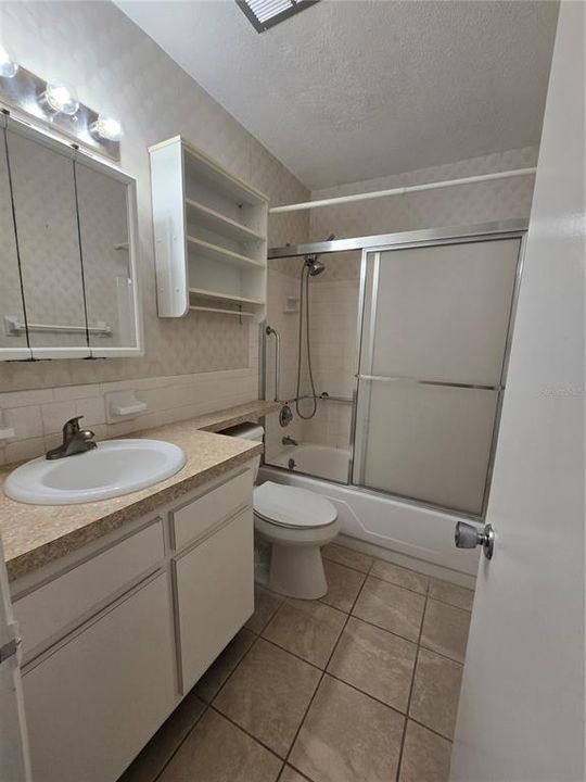 Под контрактом: $1,800 (2 спален, 2 ванн, 1255 Квадратных фут)