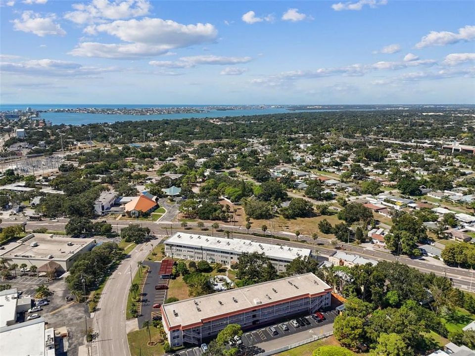 Под контрактом: $1,800 (2 спален, 2 ванн, 1255 Квадратных фут)