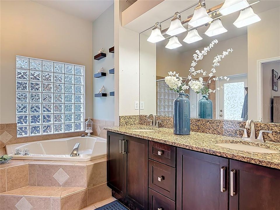 For Sale: $669,900 (3 beds, 2 baths, 2367 Square Feet)