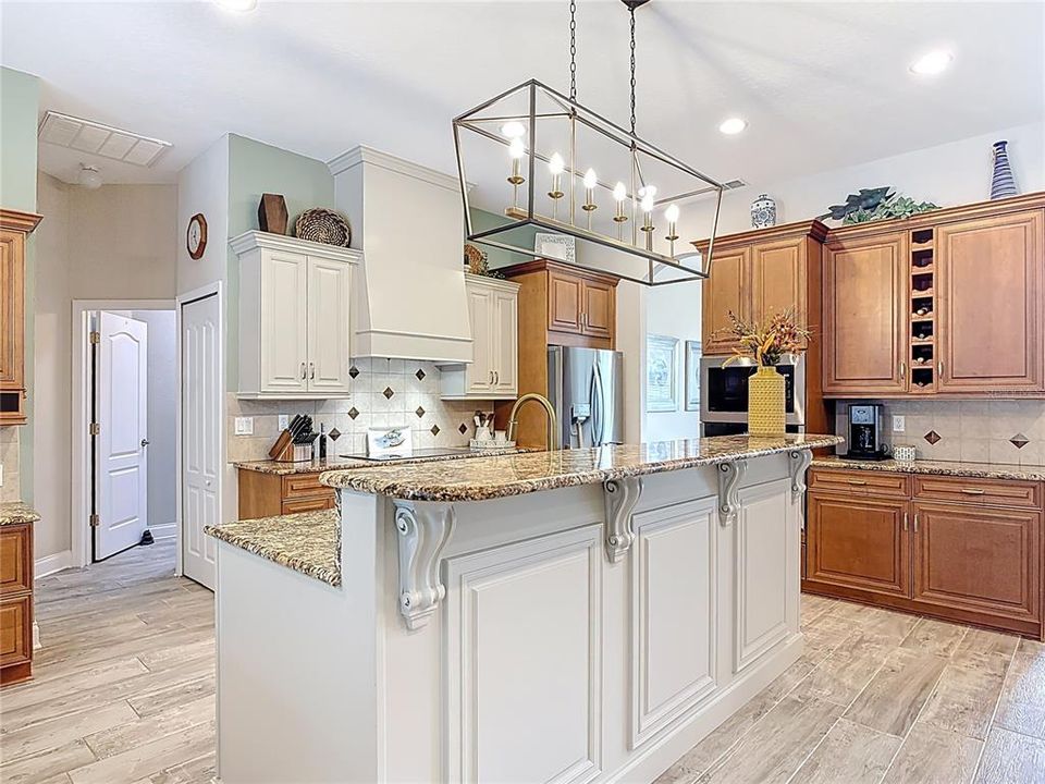 For Sale: $669,900 (3 beds, 2 baths, 2367 Square Feet)