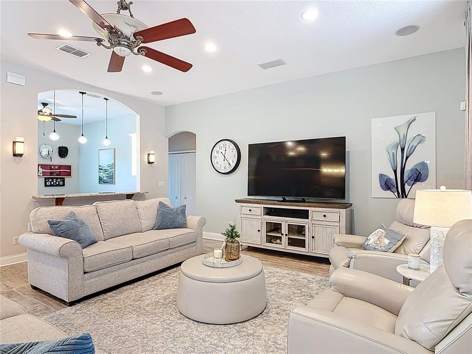 For Sale: $669,900 (3 beds, 2 baths, 2367 Square Feet)