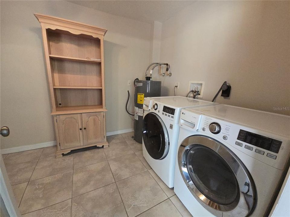 Под контрактом: $450,000 (4 спален, 2 ванн, 1525 Квадратных фут)