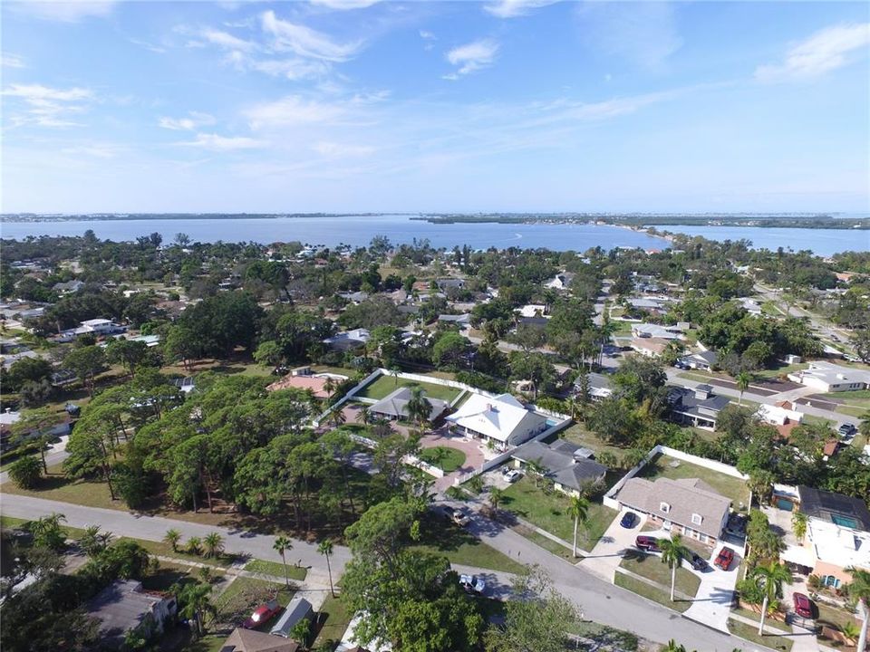 Под контрактом: $450,000 (4 спален, 2 ванн, 1525 Квадратных фут)