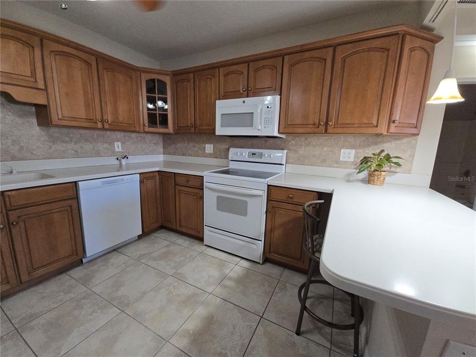 Под контрактом: $450,000 (4 спален, 2 ванн, 1525 Квадратных фут)