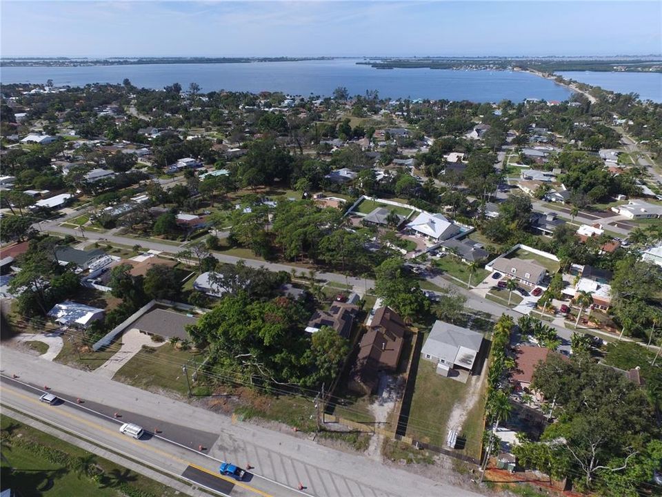 Под контрактом: $450,000 (4 спален, 2 ванн, 1525 Квадратных фут)