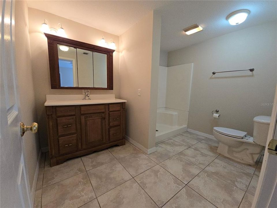 Под контрактом: $450,000 (4 спален, 2 ванн, 1525 Квадратных фут)